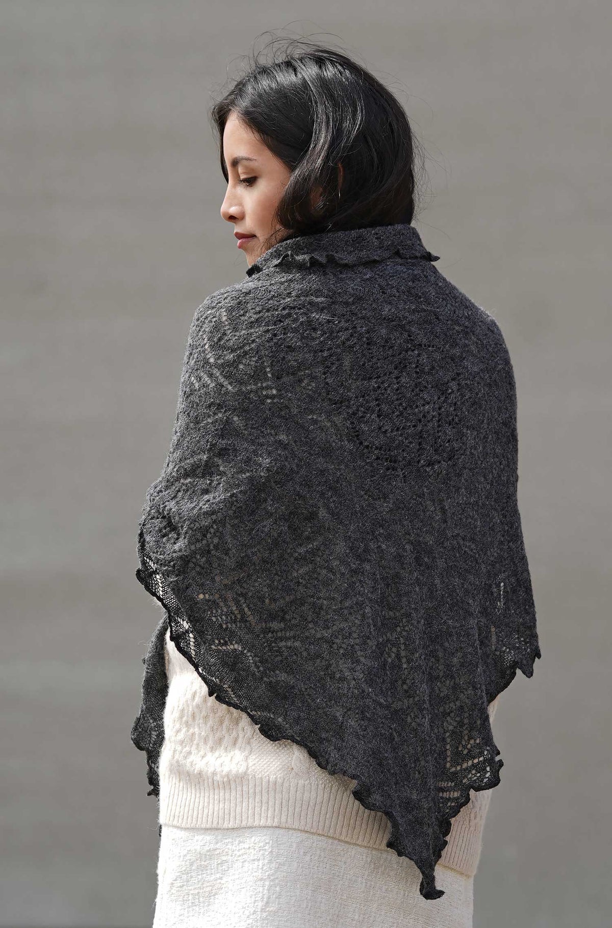 Alpaka Schal HADIA aus 55% Baby Alpaka & 26% Merino-anthrazit