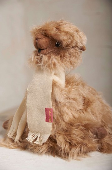 Suri Fellalpaka LAYKA Kuschel Tier mit Baby Alpaca Webschal Deko-Artikel KUNA